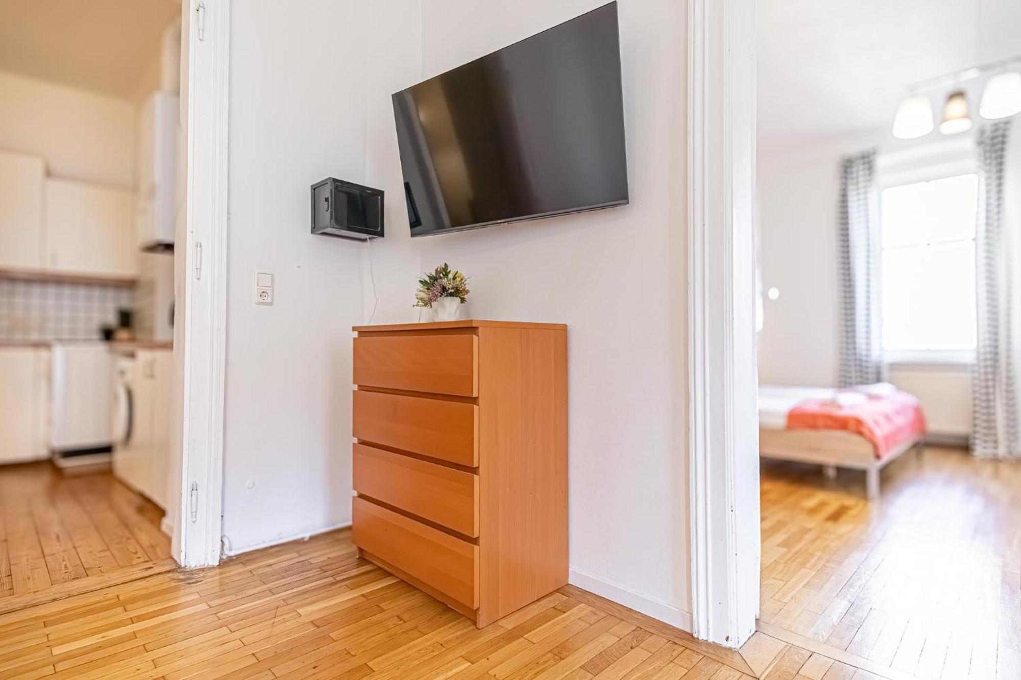 Simple Apartment Near Wiener Stadthalle Exterior foto