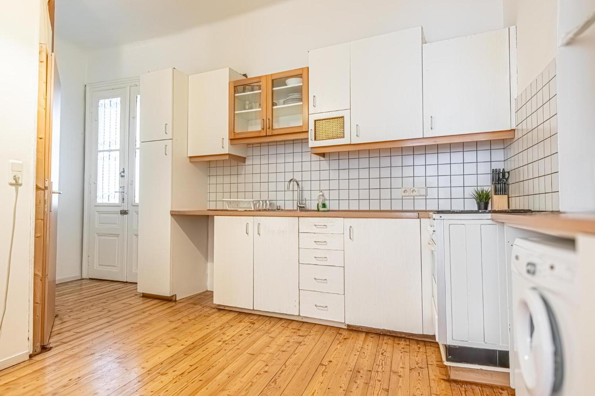 Simple Apartment Near Wiener Stadthalle Exterior foto