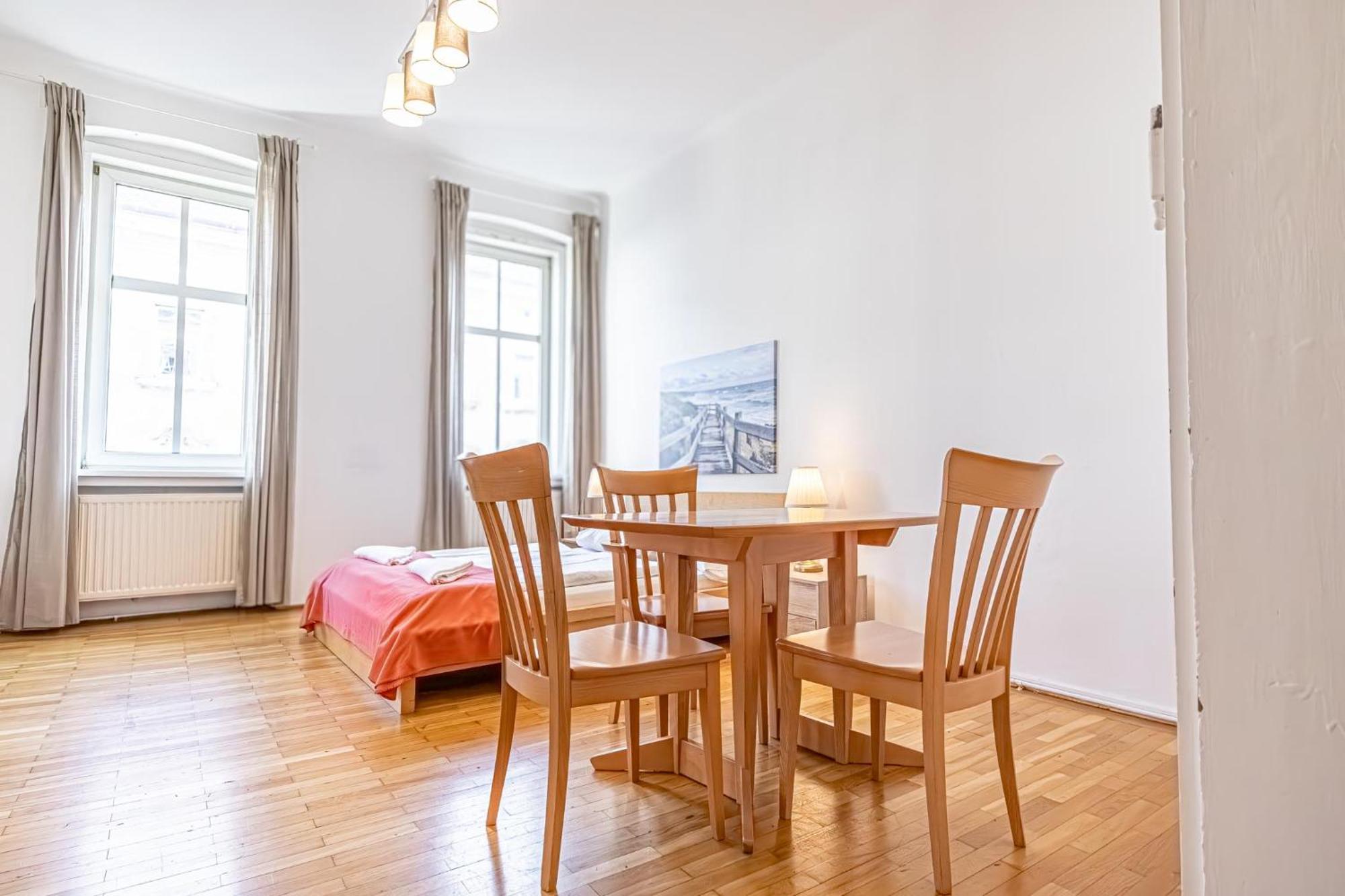 Simple Apartment Near Wiener Stadthalle Exterior foto
