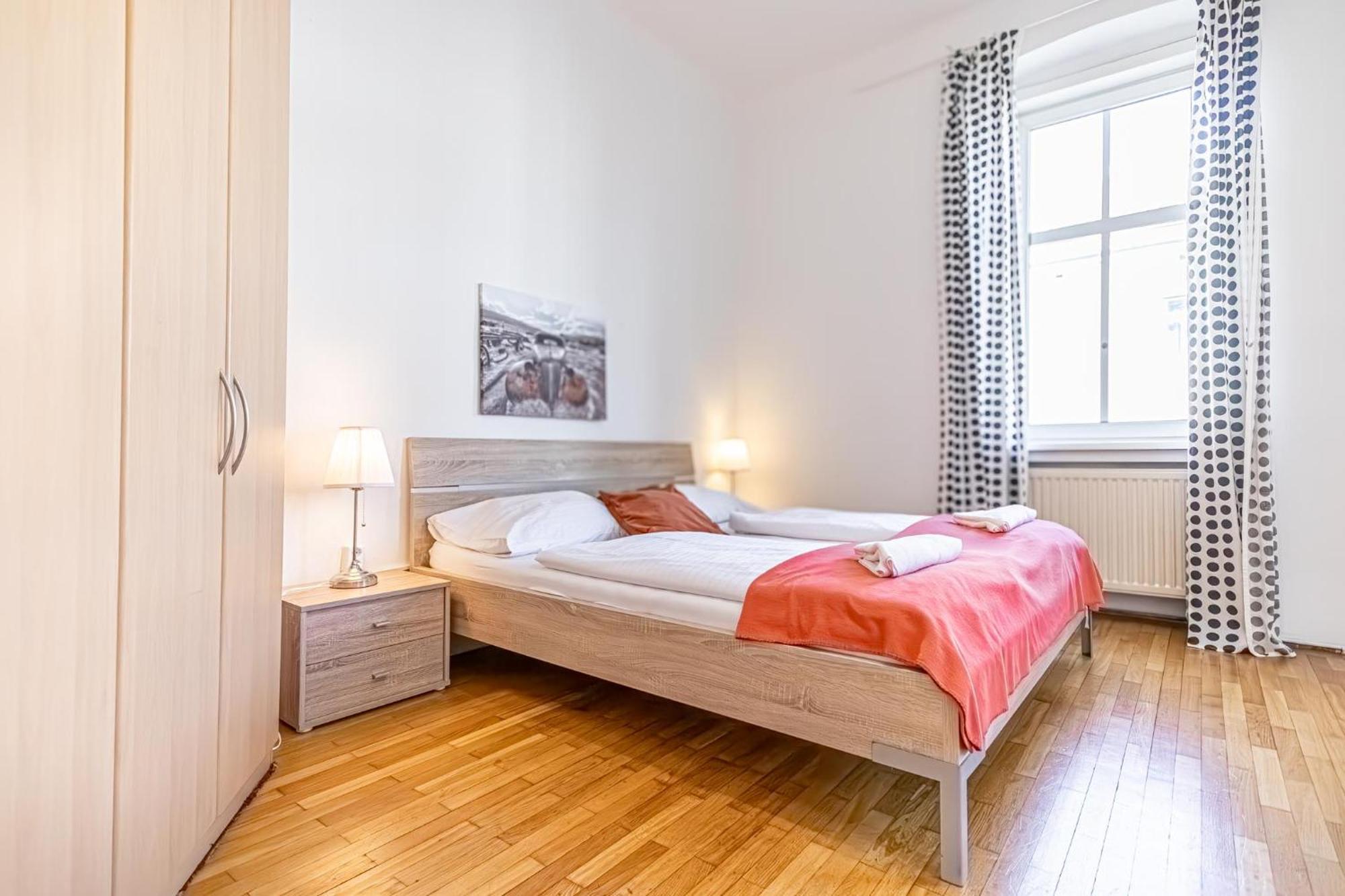 Simple Apartment Near Wiener Stadthalle Exterior foto