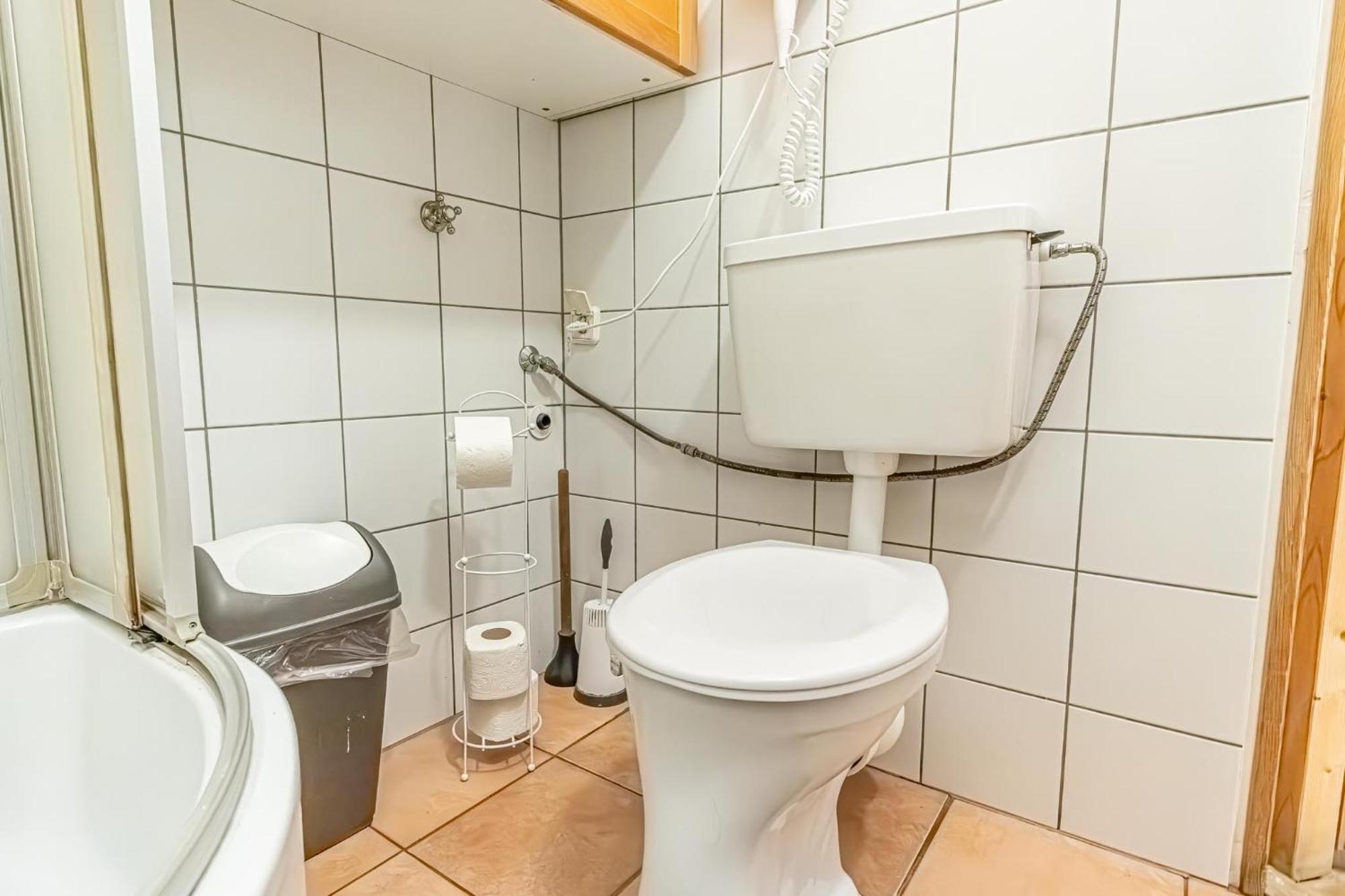 Simple Apartment Near Wiener Stadthalle Exterior foto