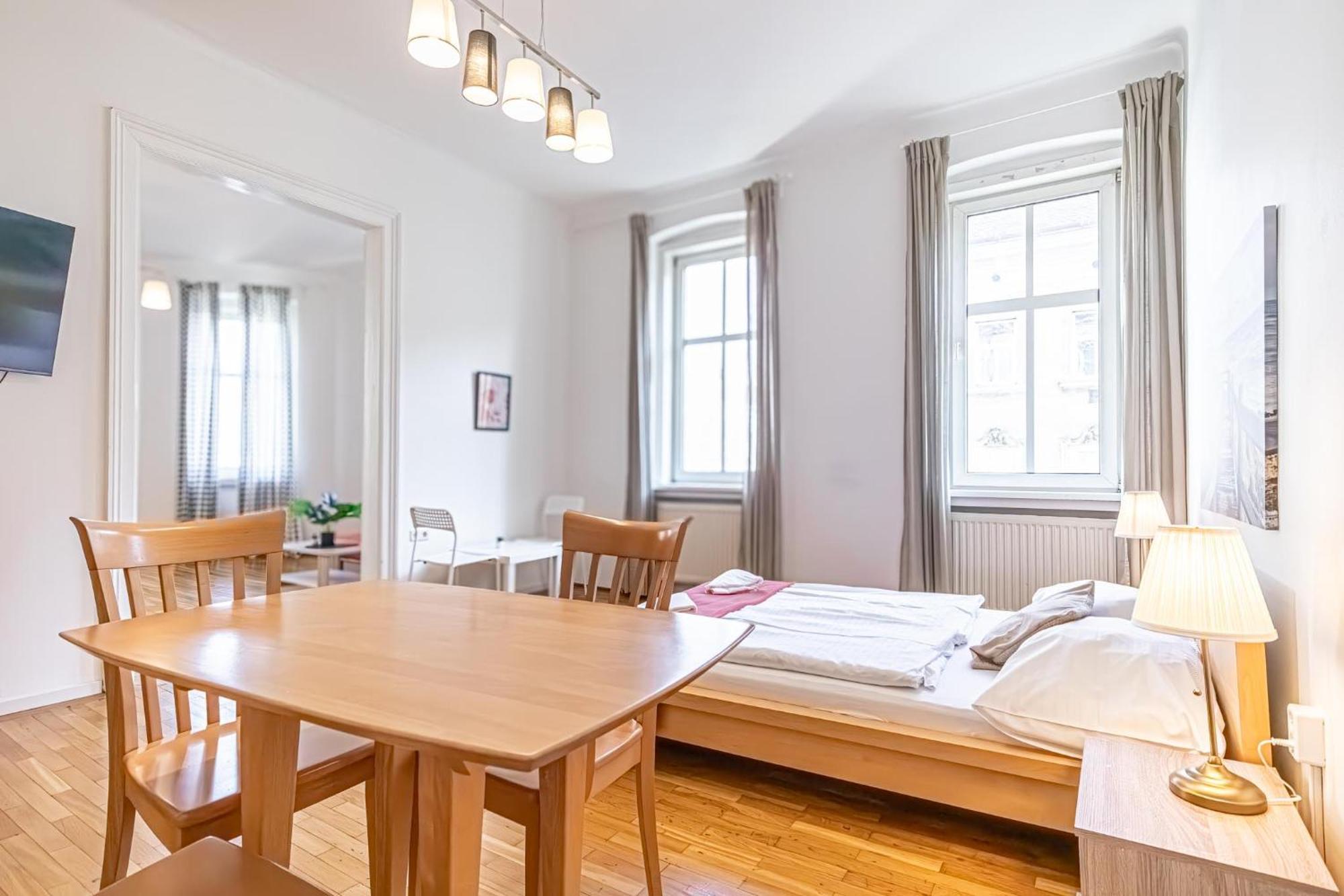 Simple Apartment Near Wiener Stadthalle Exterior foto