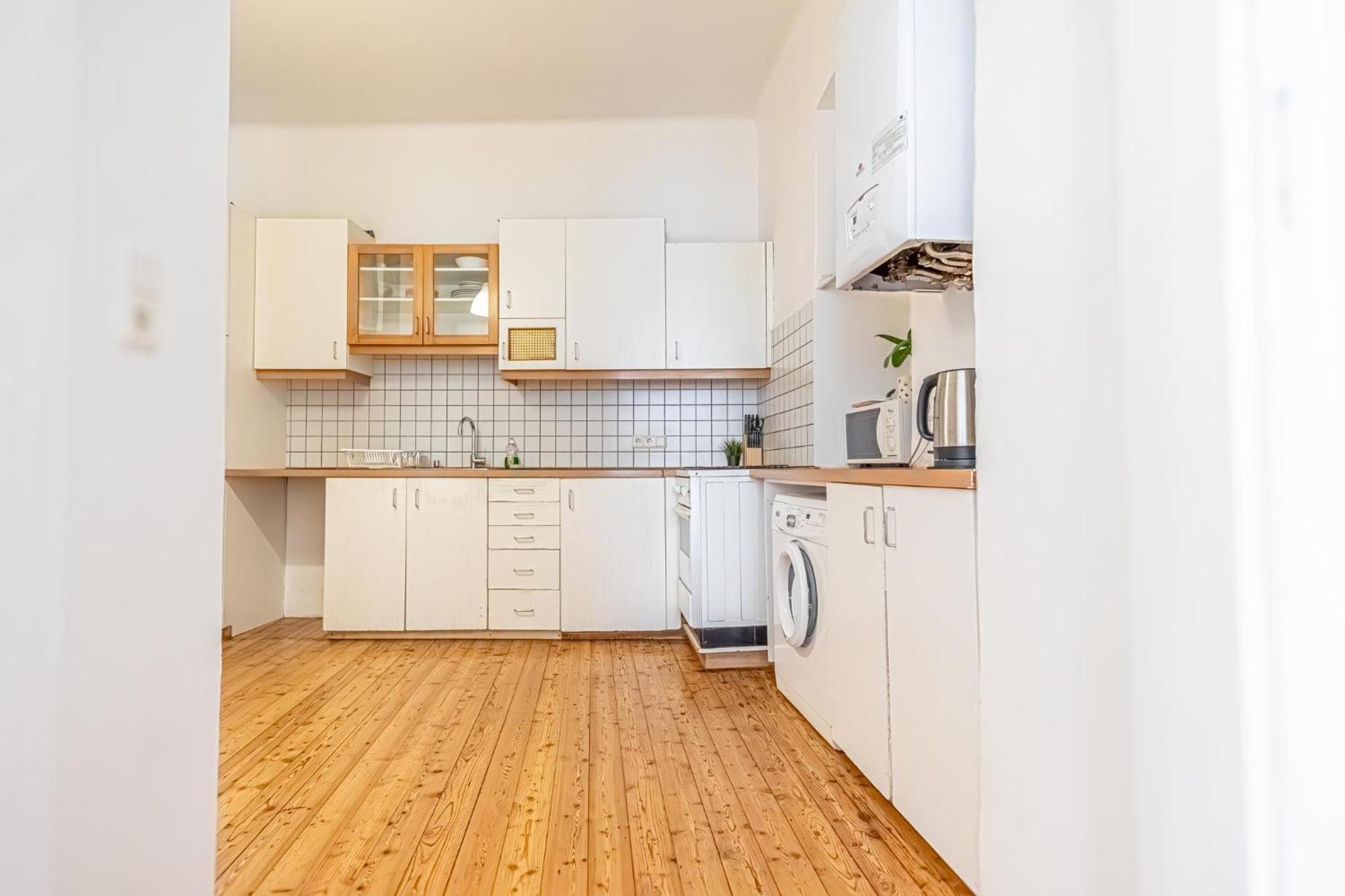 Simple Apartment Near Wiener Stadthalle Exterior foto