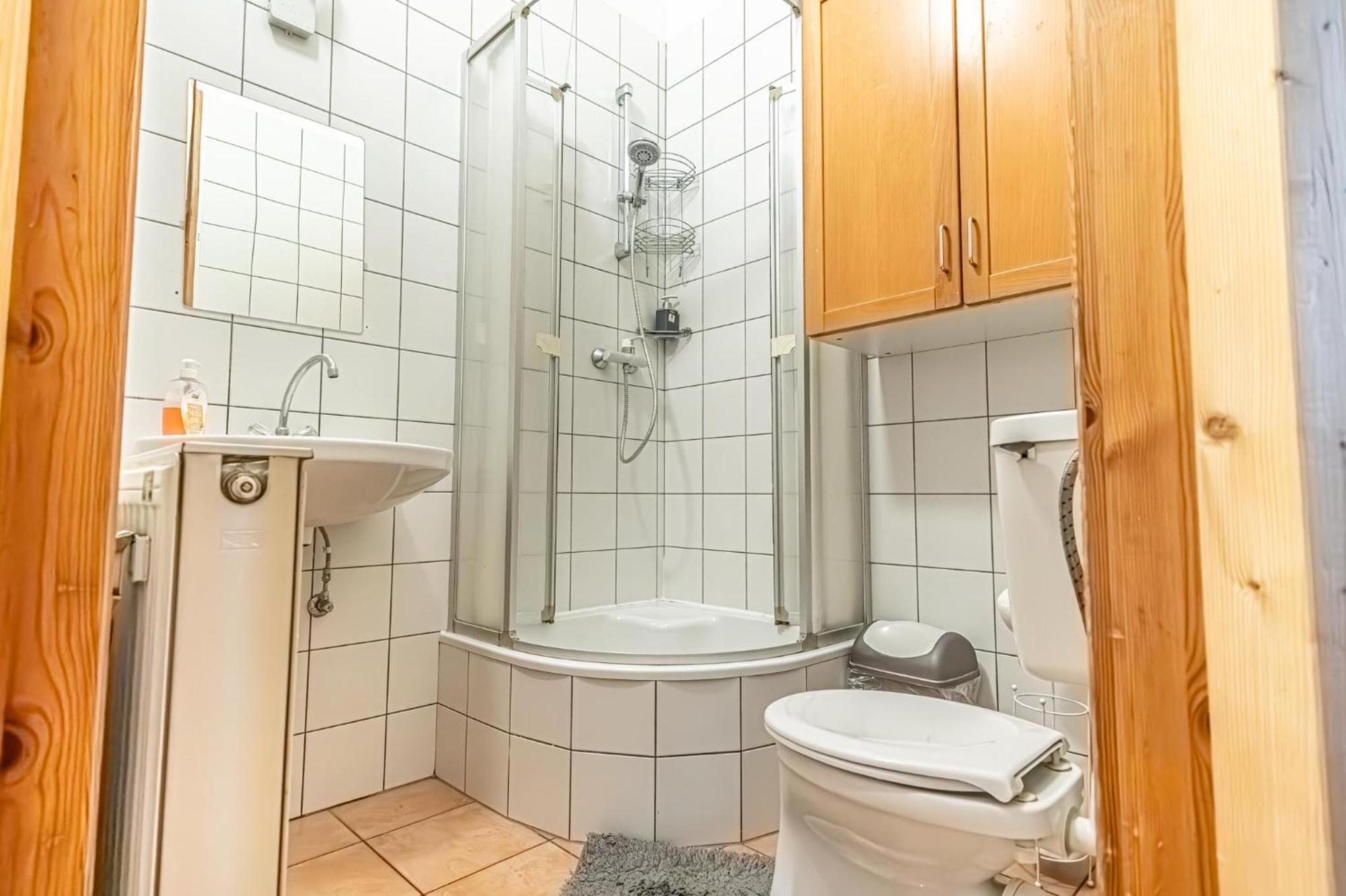 Simple Apartment Near Wiener Stadthalle Exterior foto